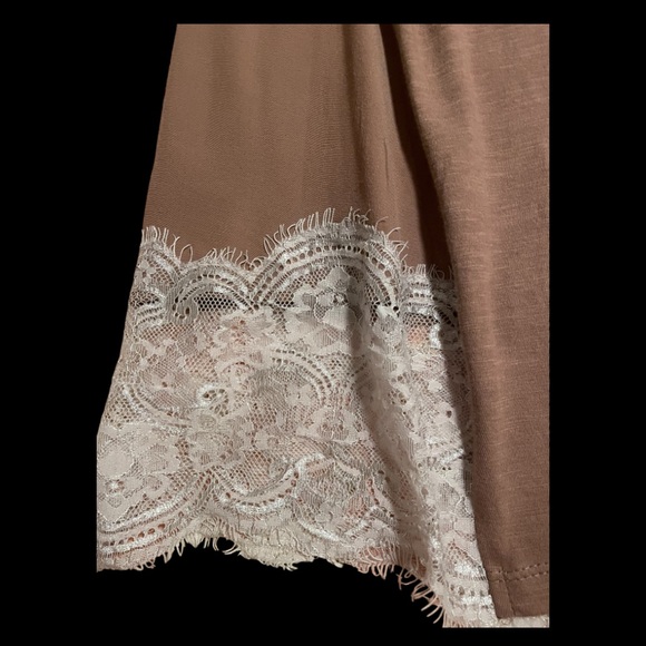 Élégant Nutmeg Blouse with Finishes of Wide Lace Trim   size XS-SM - Picture 8 of 16